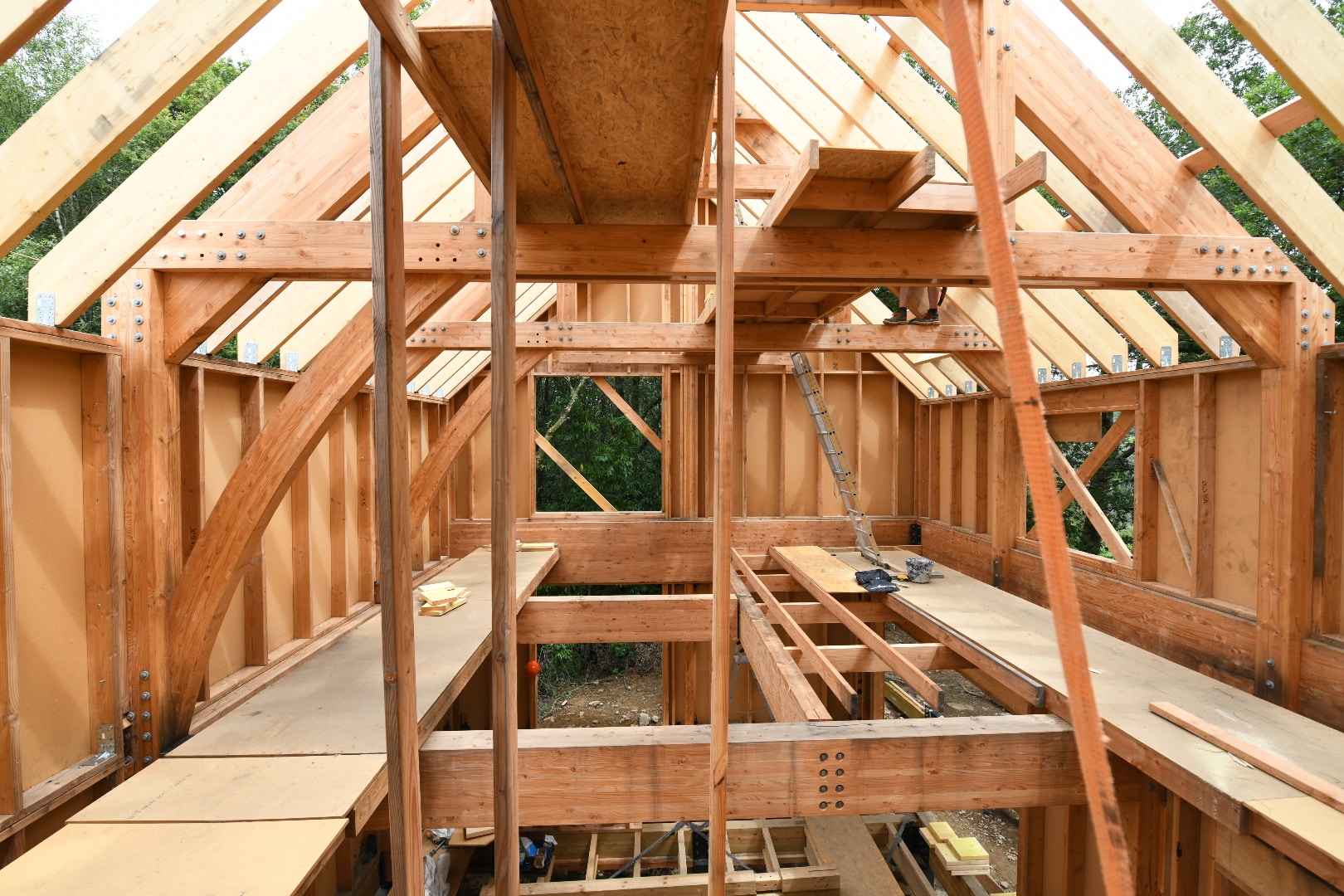 Photo de charpente d'une maison individuelle Camors en bois éco construction